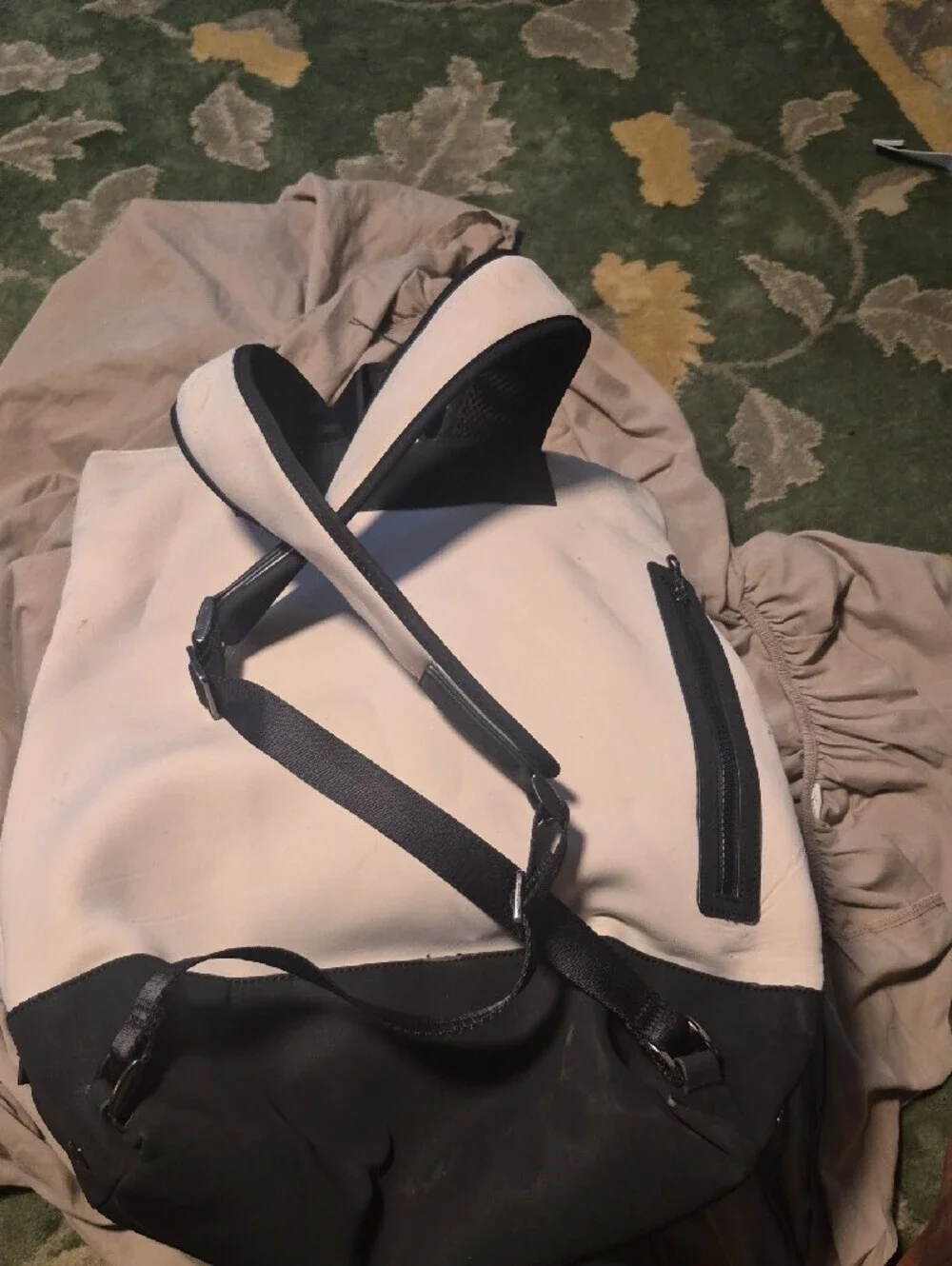 caraa Two-Tone White and Black Men's Backpack